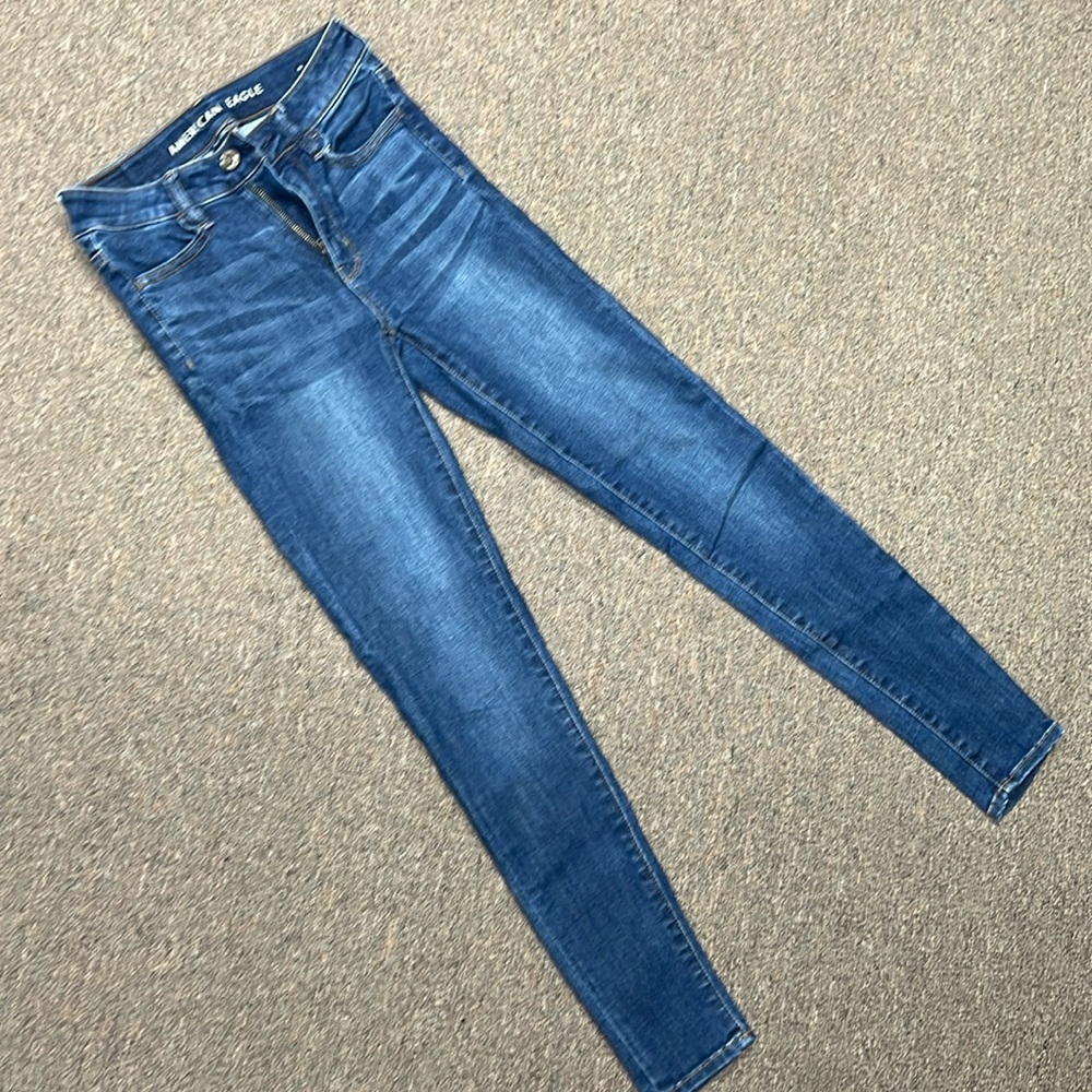 American eagle high rise blue jeans